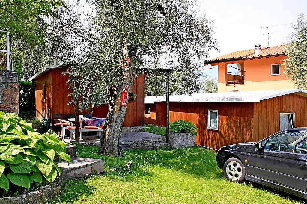 bungalow-gardasee-2-personen-garten-1